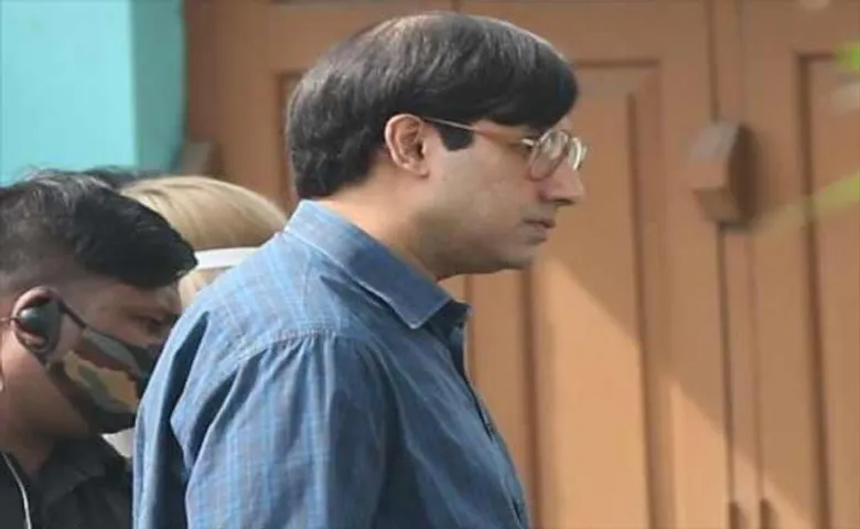 ଚିହ୍ନିଲେ ଦେଖି ଏହି ହିରୋ ଜଣକ କିଏ ?