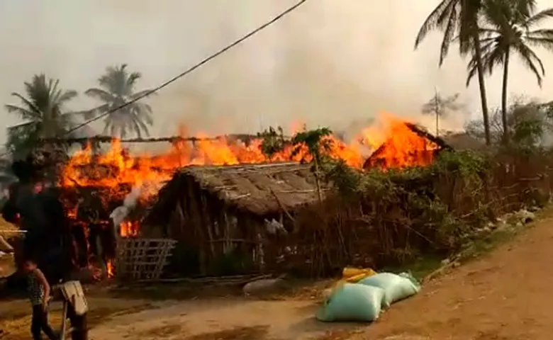 ଭୟଙ୍କର ଅଗ୍ନିକାଣ୍ଡ, ଜଳିଗଲା ୧୮ ବଖରା