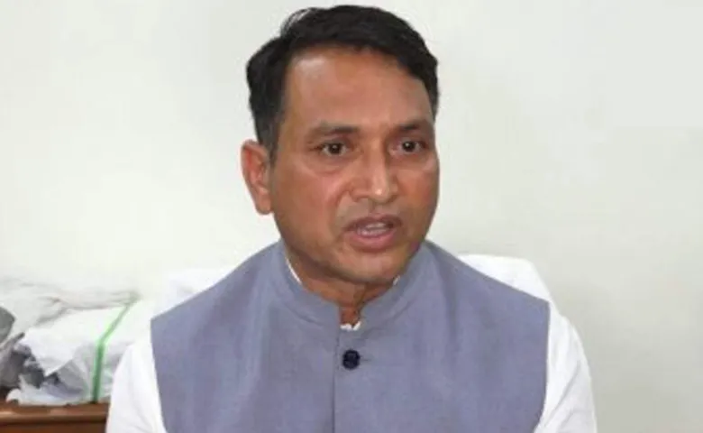 ଦିବ୍ୟଶଙ୍କରଙ୍କୁ ବିଜେଡିର କ୍ଲିନଚିଟ୍ : ଯିବନି ମନ୍ତ୍ରୀପଦ, ଗାଁ ଗାଁ ବୁଲି ବାଣ୍ଟିବେ ସ୍ମାର୍ଟ କାର୍ଡ