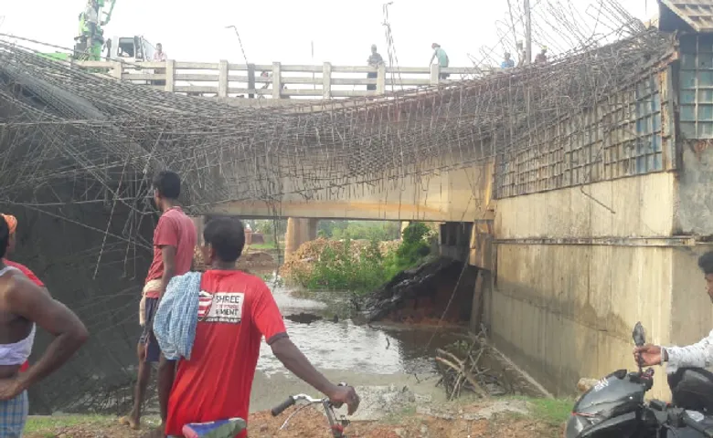 ଭୁଶୁଡିଲା ନିର୍ମାଣାଧିନ ବ୍ରିଜ