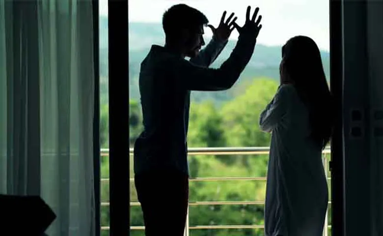 ଦାମ୍ପତ୍ୟ ଜୀବନରେ ଝଡ଼ ସହ ଲାଗି ରହୁଛି କି ଆର୍ଥିକ ସମସ୍ୟା, ଜାଣନ୍ତୁ କିପରି ପାଇବେ ମୁକ୍ତି