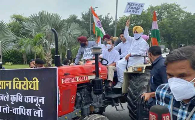 ଟ୍ରାକ୍ଟର ଚଳାଇ ସଂସଦରେ ପହଞ୍ଚିଲେ ରାହୁଲ ଗାନ୍ଧୀ