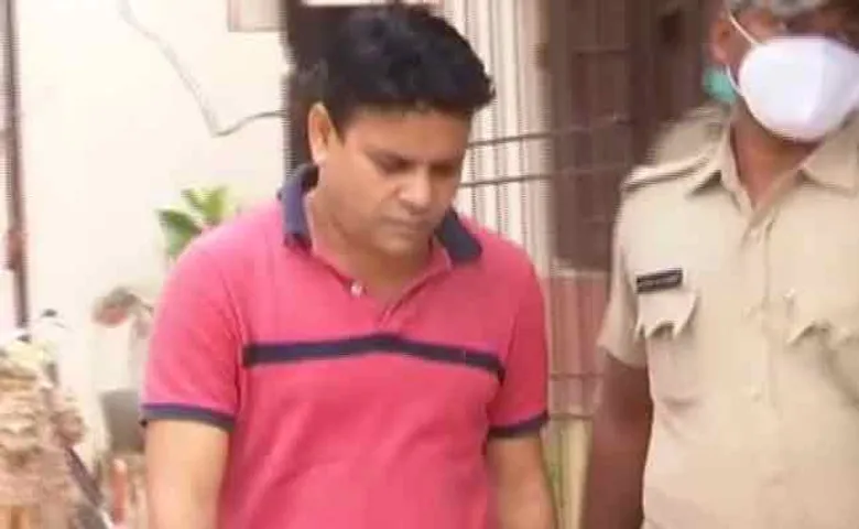 ଫ୍ରଡ୍‌ ବ୍ୟାଙ୍କ ମ୍ୟାନେଜର, ଲୋନ୍‌ କରିଦେବାକୁ କହି ଲୁଟି ନେଲା ୪ କୋଟି