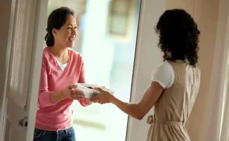 ସନ୍ଧ୍ୟା ପରେ ଦାନ କରୁଛନ୍ତି କି ଏହି ଜିନିଷ, ମାଡ଼ି ଆସିପାରେ ଘୋର ବିପଦ