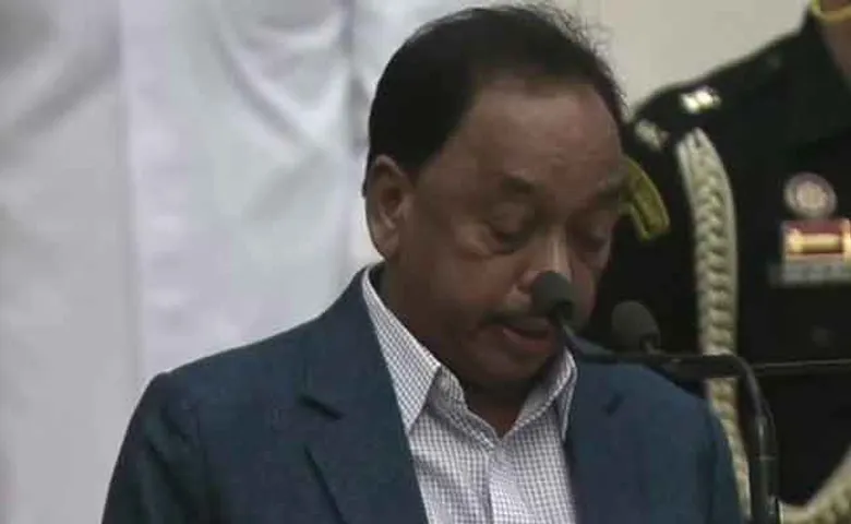 ଉଦ୍ଧବଙ୍କୁ ଚେକ୍ ଦେବା ପାଇଁ ରାଣେଙ୍କୁ ପାଖକୁ ନେଲେ ମୋଦି