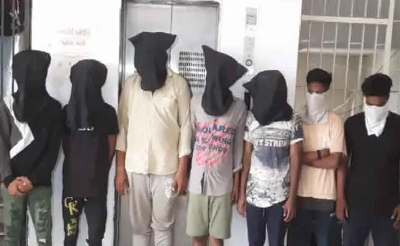 ସୁରତରୁ ୭ ଲକ୍ଷ ଝାମ୍ପି ଓଡ଼ିଶା ଖସୁଥିଲେ, ଟ୍ରେନରେ ହିଁ ଧରା ପଡ଼ିଗଲେ