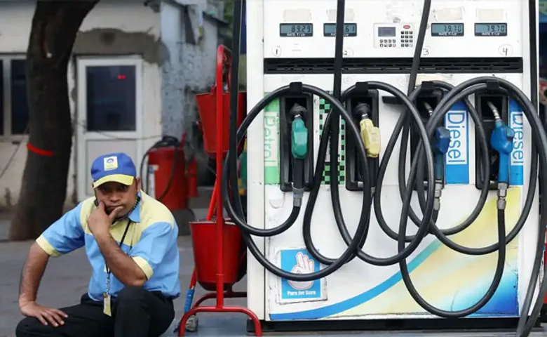 ପୁଣି ଦେଶରେ ବଢ଼ିଲା ତୈଳଦର, ପ୍ରତିଦିନ ଭାଙ୍ଗୁଛି ରେକର୍ଡ