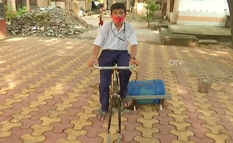 ନବମ ଛାତ୍ରଙ୍କ କମାଲ; ସାଇକେଲ ପେଡାଲ ମାରିଲେ ଚାଲିବ ୱାସିଂ ମେସିନ୍