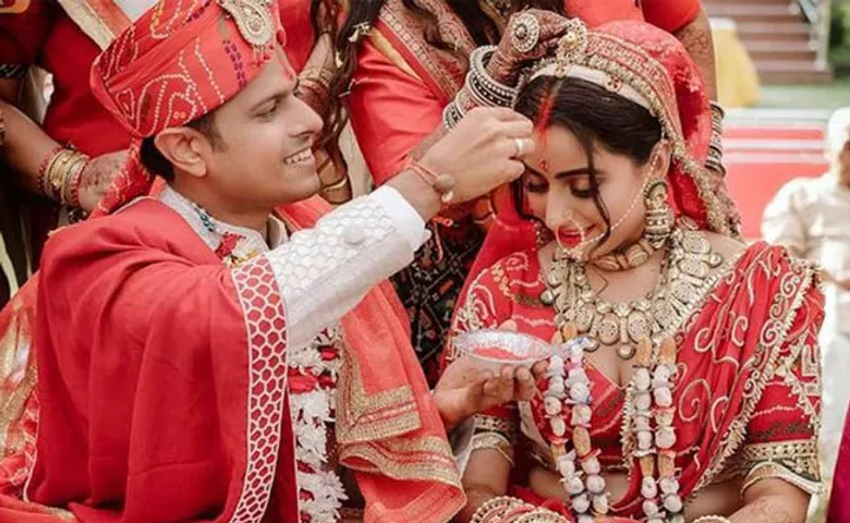 ଭାଉଜ ମଥାରେ ସିନ୍ଦୂର ଦେଲେ ଦିଅର, ନୀଲ-ଐଶ୍ୱର୍ଯ୍ୟାଙ୍କ ପଡ଼ିଲା ହାତଗଣ୍ଠି