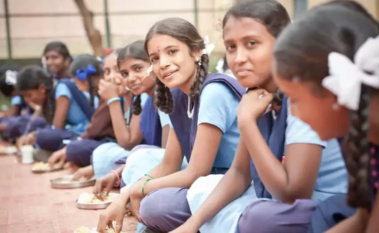 ଏଣିକି ମଧ୍ୟାହ୍ନ ଭୋଜନରେ ଭାତ ସାଙ୍ଗକୁ ମିଳିବ ଚିକେନ, ଫଳ