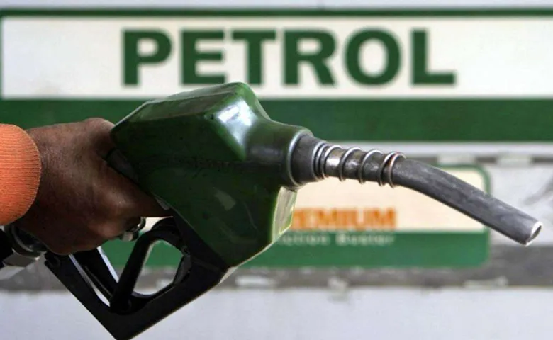 ଥମିବାର ନାଁ ଧରୁନି, ପୁଣି ବଢ଼ିଲା ପେଟ୍ରୋଲ ଓ ଡିଜେଲ ଦର