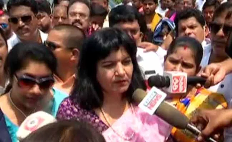 ମହାପ୍ରଭୁଙ୍କ ଦର୍ଶନ କଲେ ଅପରାଜିତା, ଶୋଭାଯାତ୍ରା ଉପରକୁ ହେଲା ଟମାଟୋ ମାଡ଼