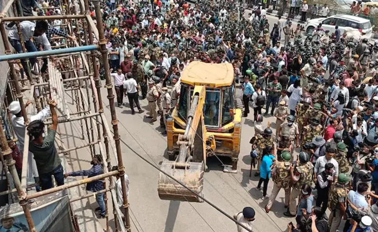 ଜାହାଙ୍ଗୀରପୁରି ପରେ ଶାହୀନବାଗରେ ବୁଲଡୋଜର, ବିରୋଧ ପରେ ଫେରିଲା