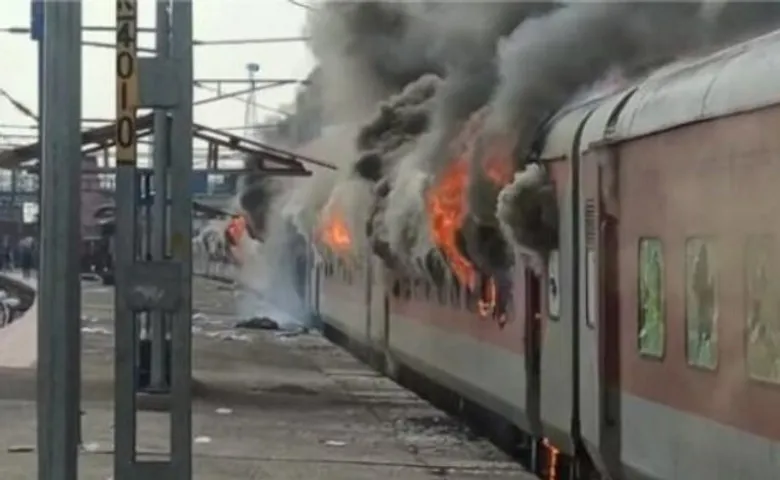 ଥମୁନି ଅଗ୍ନିପଥ ବିବାଦ , ପୁଣି ଟ୍ରେନ୍‌ ପୋଡ଼ାଜଳା