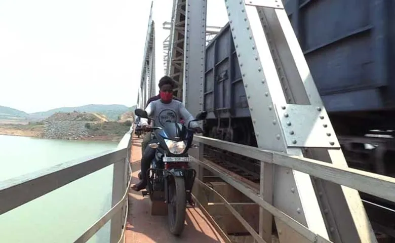 କେବେ ଯୋଡ଼ି ହେବ କୋରାପୁଟ ସହ ଶୁକୁ ? ଜୀବନକୁ ବାଜି ଲଗାଉଛନ୍ତି ୧୨୦ ଗାଁ ଲୋକ