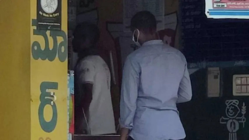 କଳାବଜାରୀଙ୍କୁ ଧରିବା ପାଇଁ ବେଶ ବଦଳାଇଲେ ସବ୍‌କଲେକ୍ଟର