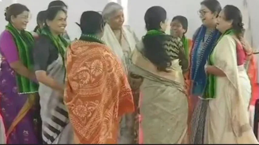 କେନ୍ଦ୍ର ଅର୍ଥମନ୍ତ୍ରୀଙ୍କ ଘରେ ଏକାଠି ହେଲେ ସବୁ ମହିଳା ମନ୍ତ୍ରୀ: ହେଲେ କାହିଁକି?