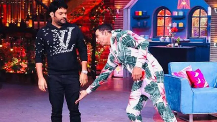 କପିଲଙ୍କ ଆଗରେ ନଇଁଗଲେ ଅକ୍ଷୟ କୁମାର; ପାଦ ଛୁଇଁ ଆଶୀର୍ବାଦ ମାଗିଲେ