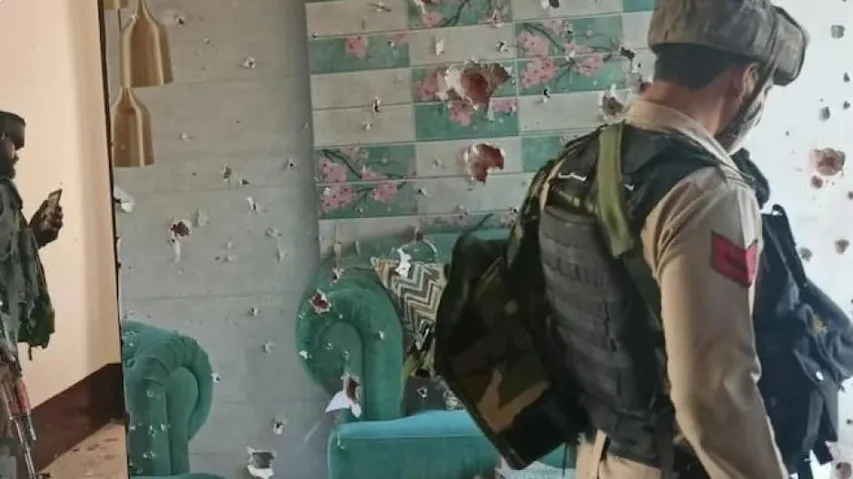 କୁଲଗ୍ରାମ୍‌ରେ ଏନକାଉଣ୍ଟର: ୨ ଆତଙ୍କବାଦୀ ନିପାତ, ବହୁ ପରିମାଣରେ ଅସ୍ତ୍ରଶସ୍ତ୍ର ଜବତ