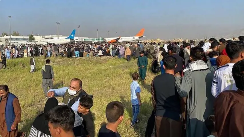 ଜଟିଳ ହେଉଛି କାବୁଲ ଏୟାରପୋର୍ଟର ସ୍ଥିତି: ସୁରକ୍ଷାକର୍ମୀଙ୍କ ଗୁଳି ମାଡ଼ରେ ୫ ମୃତ