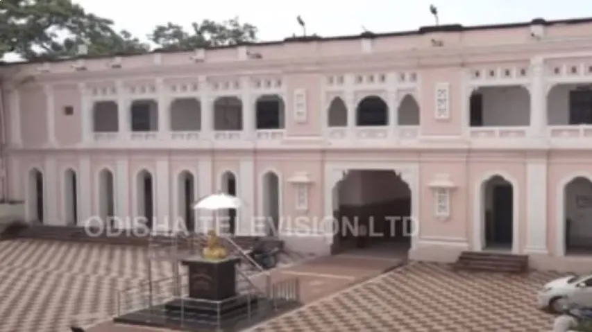 ଜରାଜୀର୍ଣ୍ଣ ଅବସ୍ଥାରେ ଏମପିସି କଲେଜ କୋଠା : ରକ୍ଷଣାବେକ୍ଷଣ ଅଭାବରୁ ଶିଉଳି ଲାଗି ନଷ୍ଟ ହେବାକୁ ବସିଲାଣି