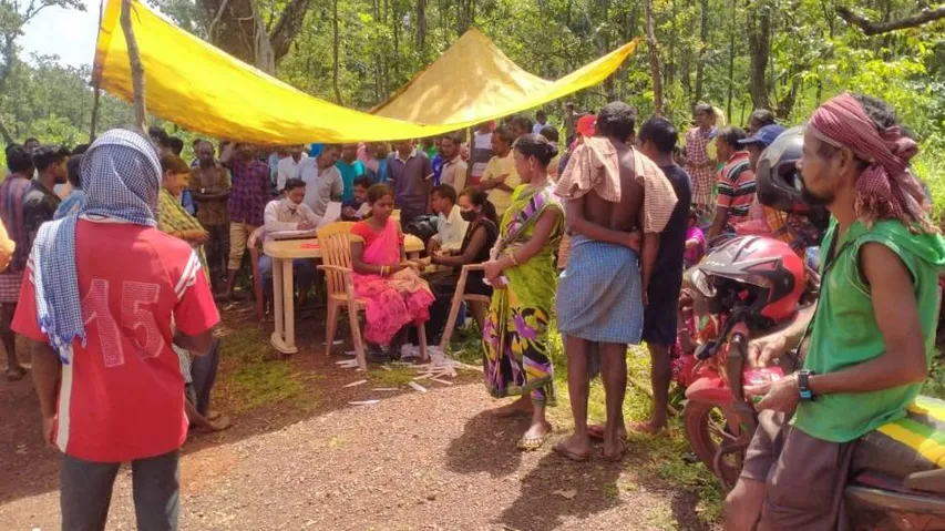  ପାହାଡ଼ ଉପରେ ନେଲେ ଟିକା 