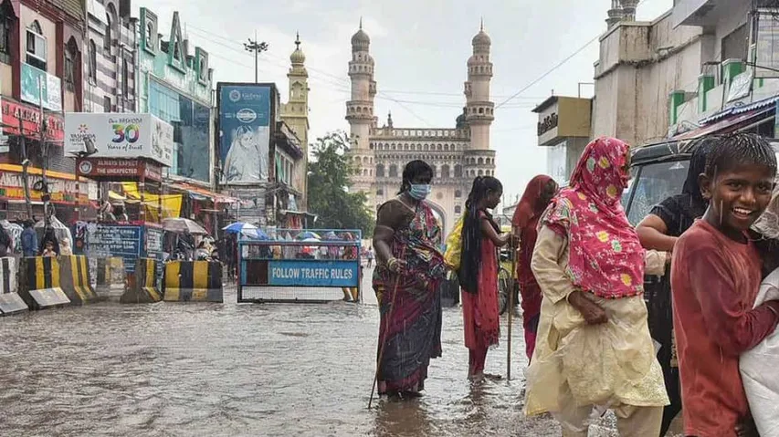 Heavy rain fall in Hydrabad