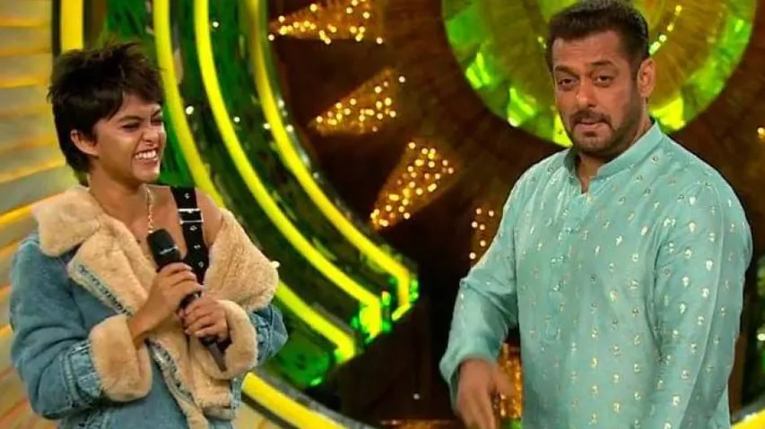 Salman Khan sings manike mage hithe with Yohani