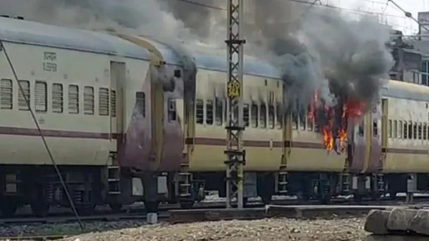 Aspirants Set Train On Fire