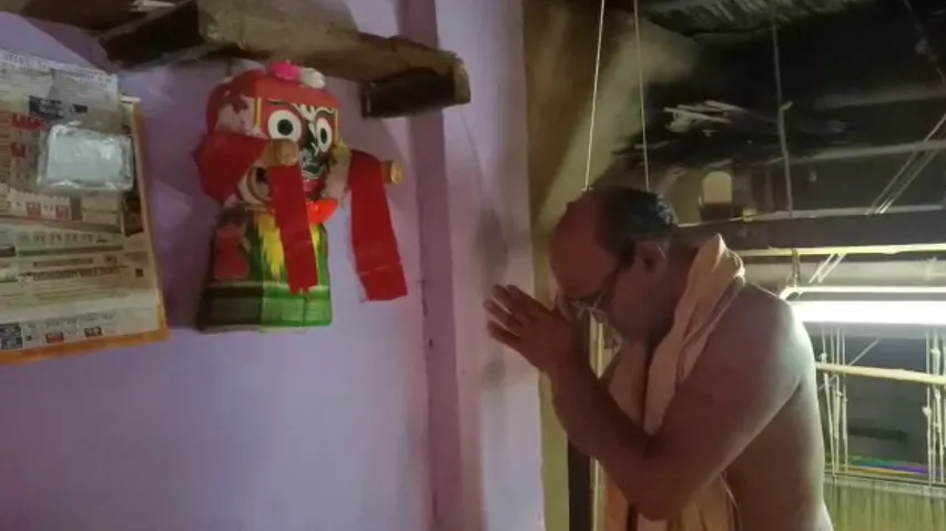 ଶ୍ରୀଜିଉଙ୍କ ପାଇଁ ଖଣ୍ଡୁଆ ପାଟ ତିଆରି ପୂର୍ବରୁ ଶ୍ରୀଜଗନ୍ନାଥଙ୍କୁ ପୂଜାର୍ଚ୍ଚନା