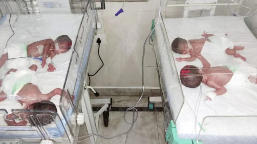 Woman gave birth four children agra uttar Pradesh auto driver asked for help hospital doctors