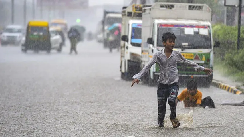 Rain lashes parts of Delhi-NCR; orange alert for today
