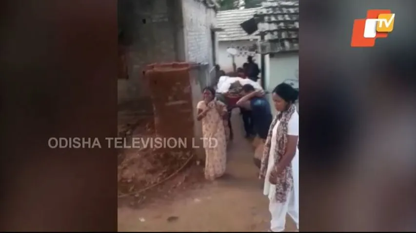 Woman shoulder mother’s body