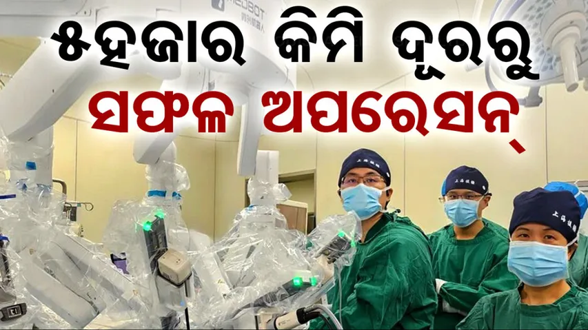 Doctor removes patient’s lung tumor