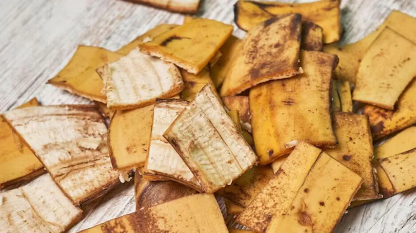 Stop throwing banana peels it can improve skin and teeth