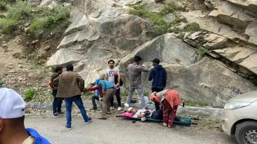 ପାହାଡ ଧସି ୯ ମୃତ, ୩ ଗୁରୁତର