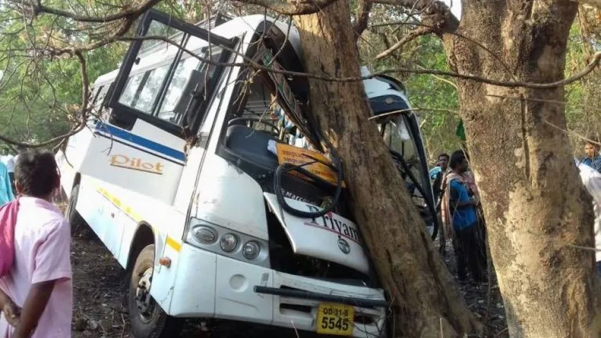 ସଡ଼କ ଦୁର୍ଘଟଣାରେ ୮ ଆହତ, ଜଣେ ଗୁରୁତର