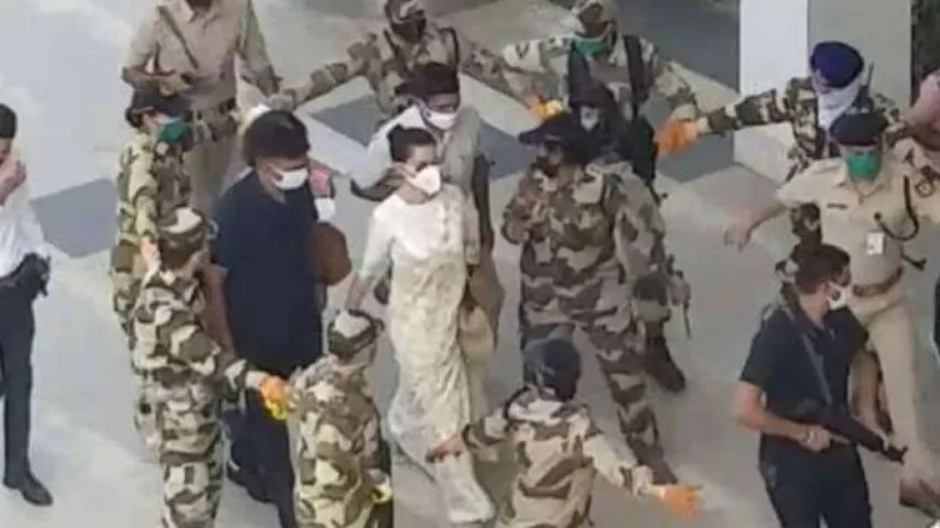 ମୁମ୍ବାଇରେ ପହଞ୍ଚିଲେ କଙ୍ଗନା ରଣାୱତ