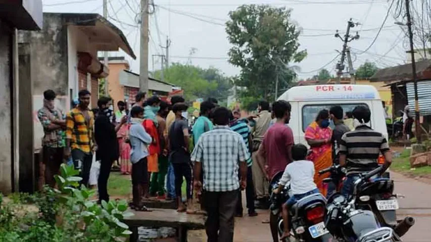 ଜଟଣୀରେ ଲଗାତର ୭ଟି ବୋମାମାଡ଼; ଘରର କାନ୍ଥ ଭାଙ୍ଗି ଚୁର୍‌ମାର; ୨ ଆହତ