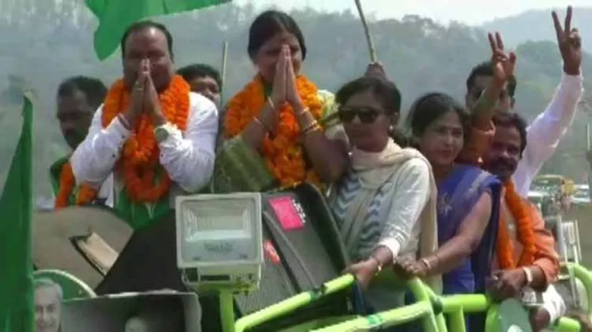 ସାପ୍ତାହିକ ହାଟରେ ଜମୁଛି ନେତାଙ୍କ ପ୍ରଚାର