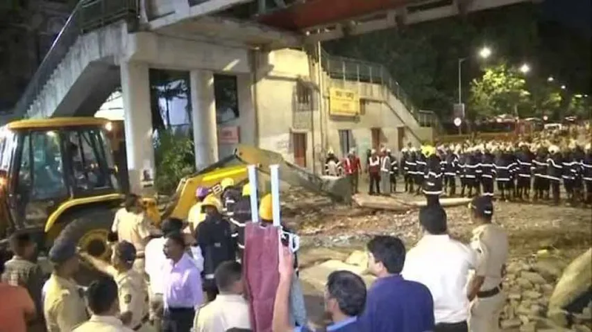 ଫୁଟ୍ ଓଭର ବ୍ରିଜ୍ ଭୁଶୁଡ଼ିବା ଘଟଣା: ମୃତ୍ୟୁ ସଂଖ୍ୟା ୬କୁ ବୃଦ୍ଧି