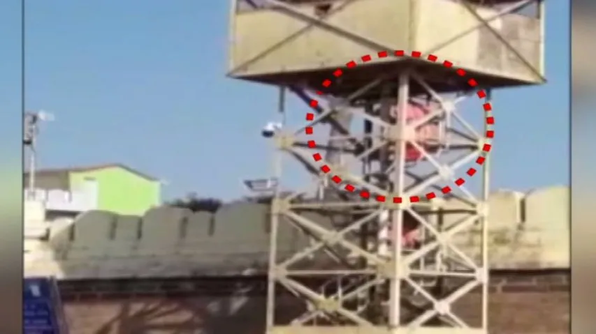 ଶ୍ରୀମନ୍ଦିର ୱାଚ୍ ଟାୱାର୍ ଉପରେ ଚଢ଼ିଲେ ବିଦେଶୀ ପର୍ଯ୍ୟଟକ