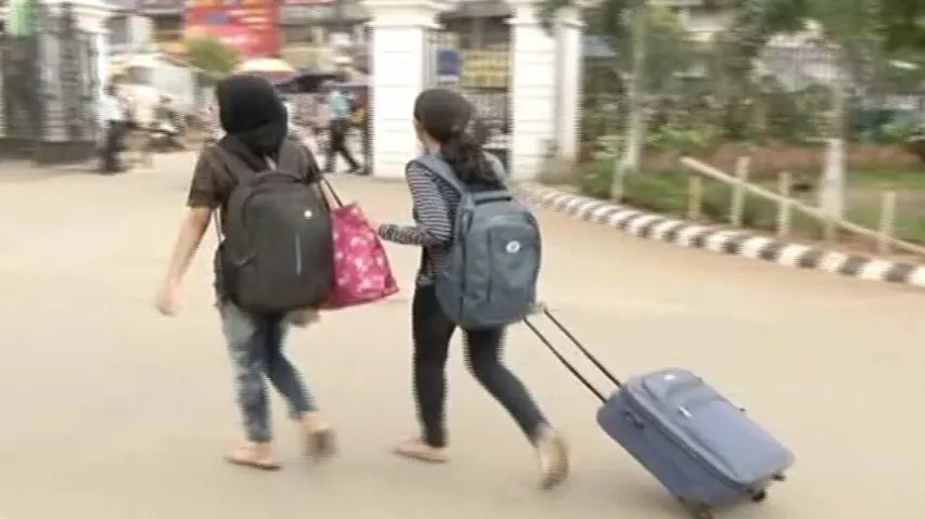 ରେଭେନ୍ସା ସାଇନ୍-ଏ-ଡାଏ : ହଷ୍ଟେଲ୍ ଖାଲି କରୁଛନ୍ତି ଛାତ୍ରଛାତ୍ରୀ