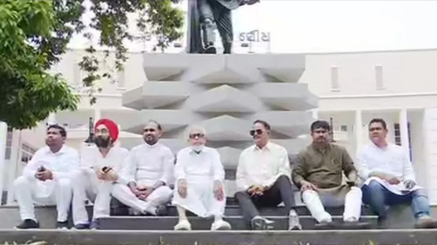 Congress MLAs create ruckus in Assembly 