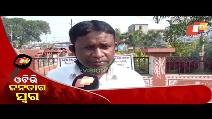 Social Activist Stages Protest Outside Bhadrak Collector’s Office Seeking Security I Janatara Swara