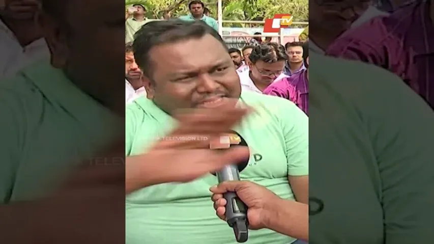 Bhubaneswar | Govt employee breaks down after protesting for permanent jobs