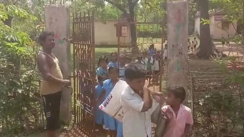 ବିଦ୍ୟାଳୟରେ ତାଲା ପକାଇଲେ ଗାଁ ଲୋକେ