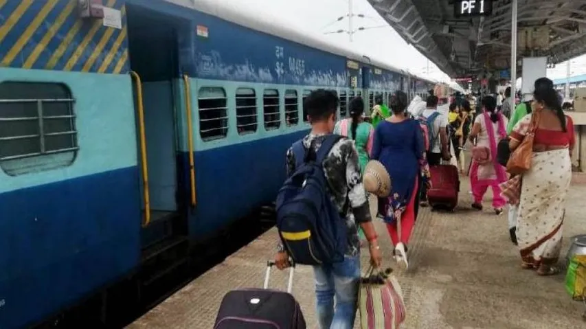 ବାତ୍ୟା ଯୋଗୁ ରେଳସେବା ବାଧାପ୍ରାପ୍ତ, ପୁଣି ୭ଟି ଟ୍ରେନ୍ ବାତିଲ୍