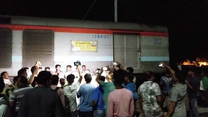 ବର୍ତ୍ତିଗଲେ ଶହ ଶହ ଯାତ୍ରୀ