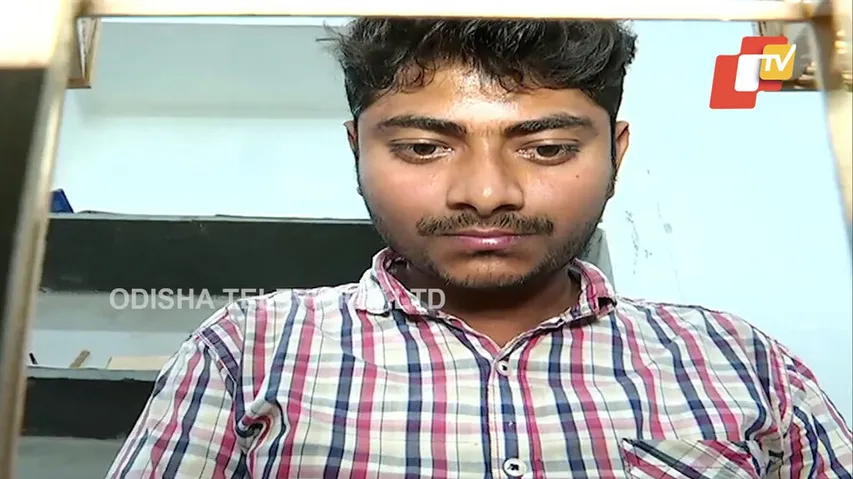 ବୁଣାକାରଙ୍କ ହାତରେ ଜୀବନ ହୋଇ ଉଠୁଛି କାଠ ଟୁକୁରା